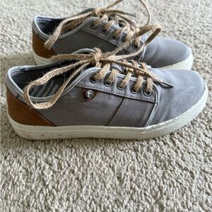 Taos Footwear Gray and Brown Casual Sneakers